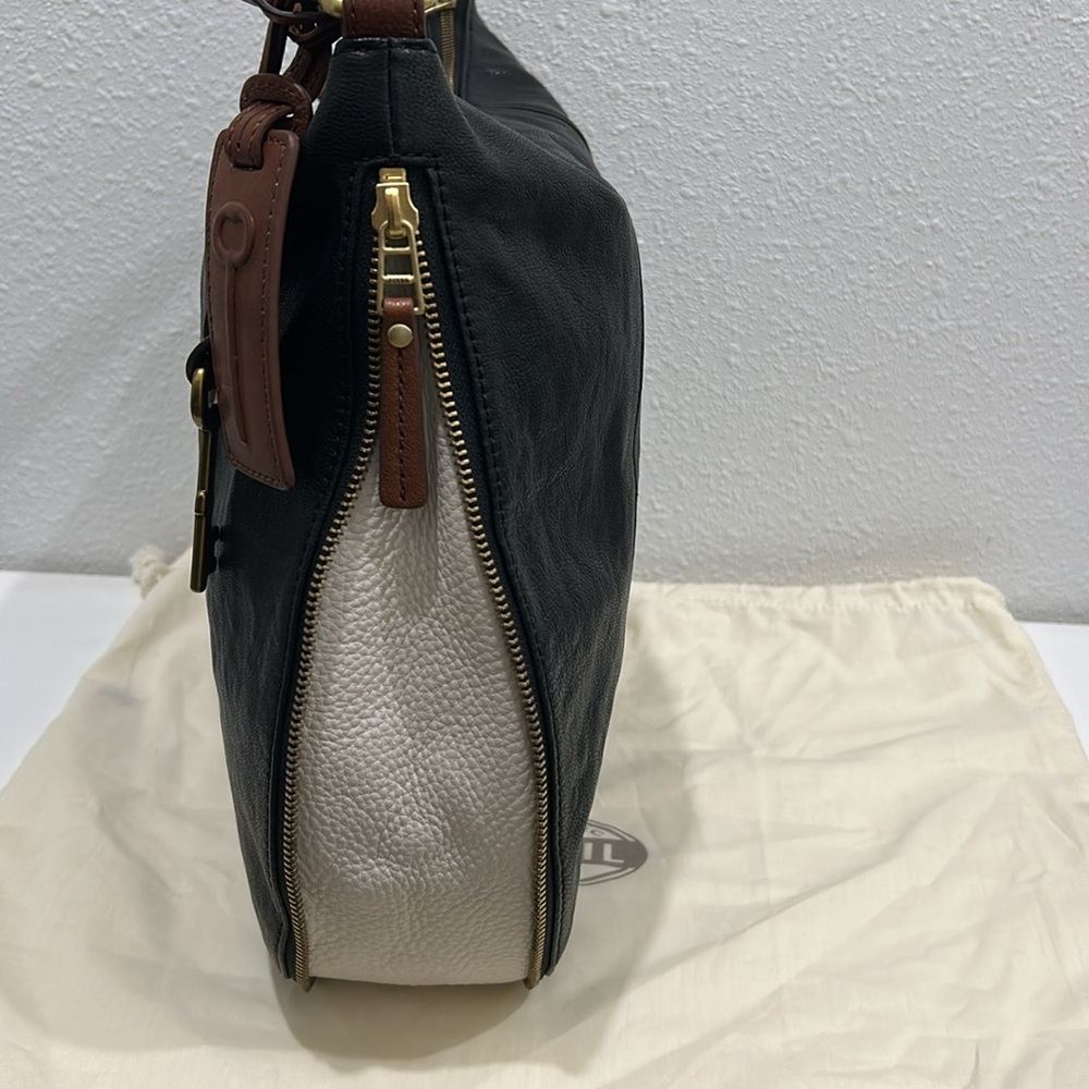 NWOT FOSSIL Gwen Hobo Expandable Pebbled Leather Bag with Dust Bag - Picture 6 of 17